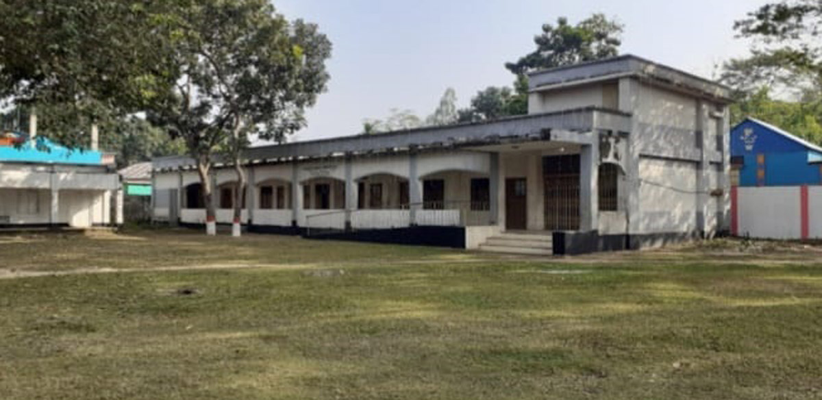 মানুষ মরে গেলে পচে যায়